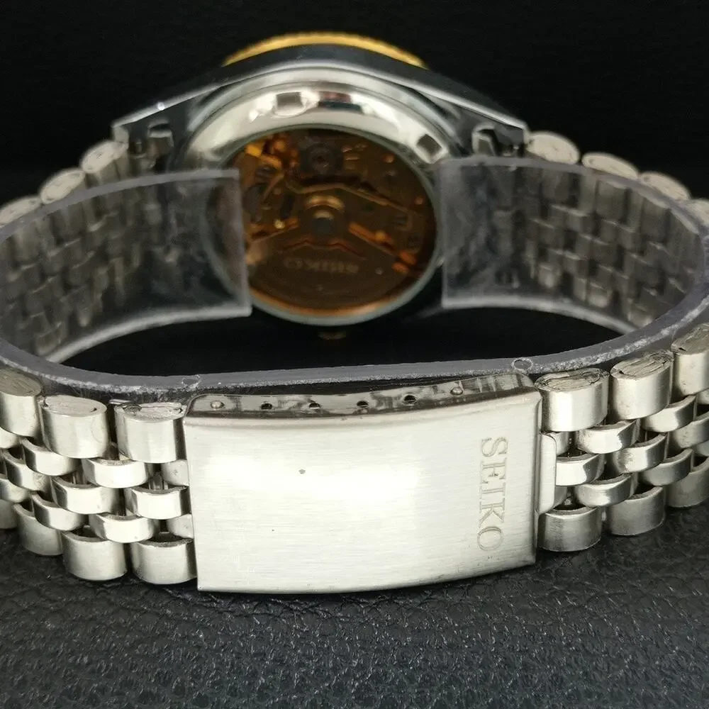 Vintage 1982 Seiko Automatic Mens Silver Watch W/daydate & Blue accents